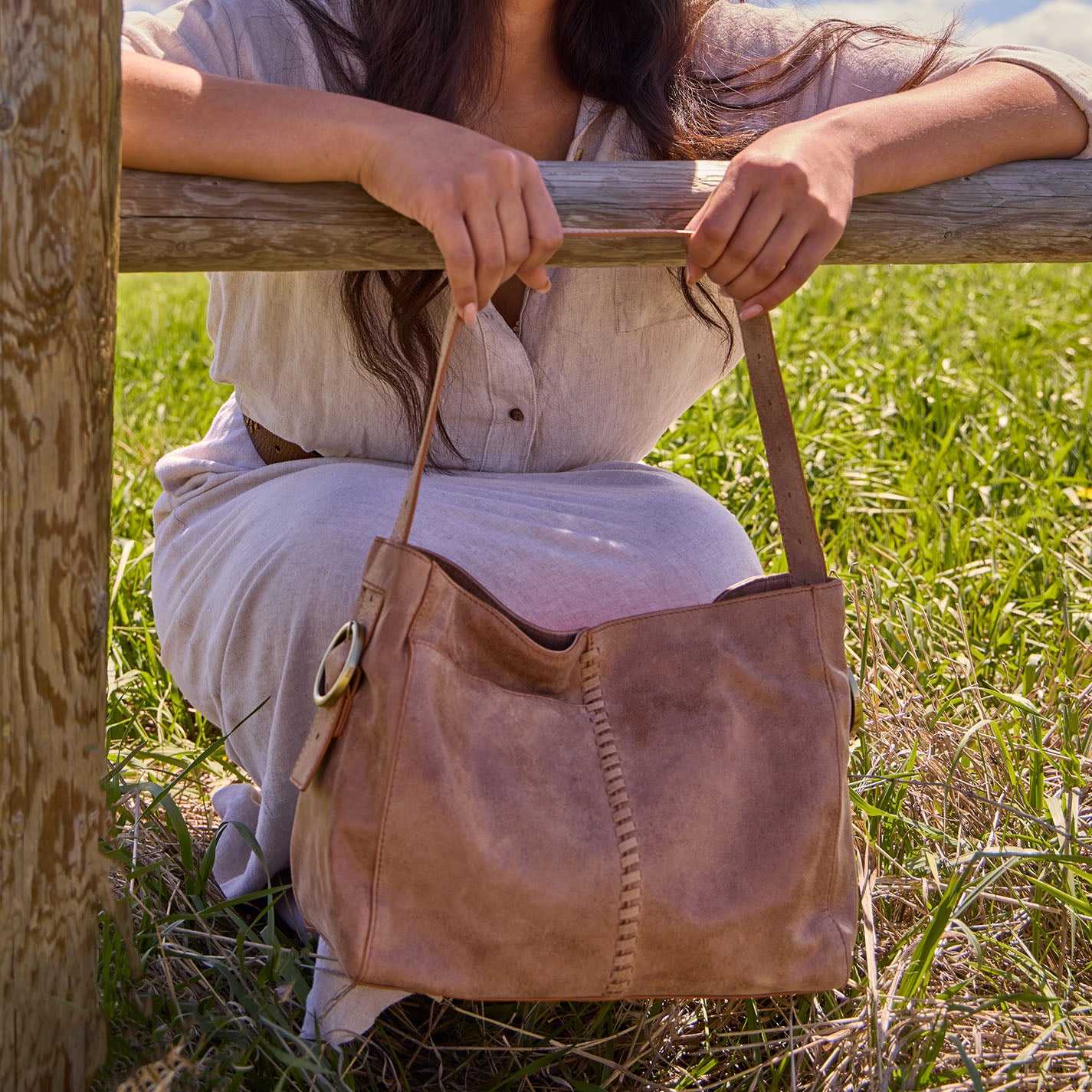 Render Shoulder Bag In Buffed Leather - Whiskey - Image 2