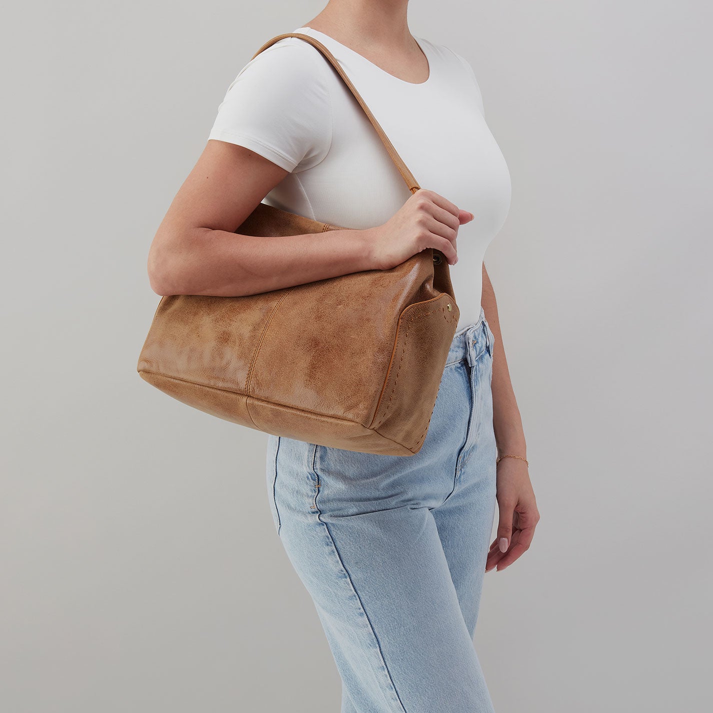 Seneca Shoulder Bag in Buffed Leather - Whiskey - Image 3