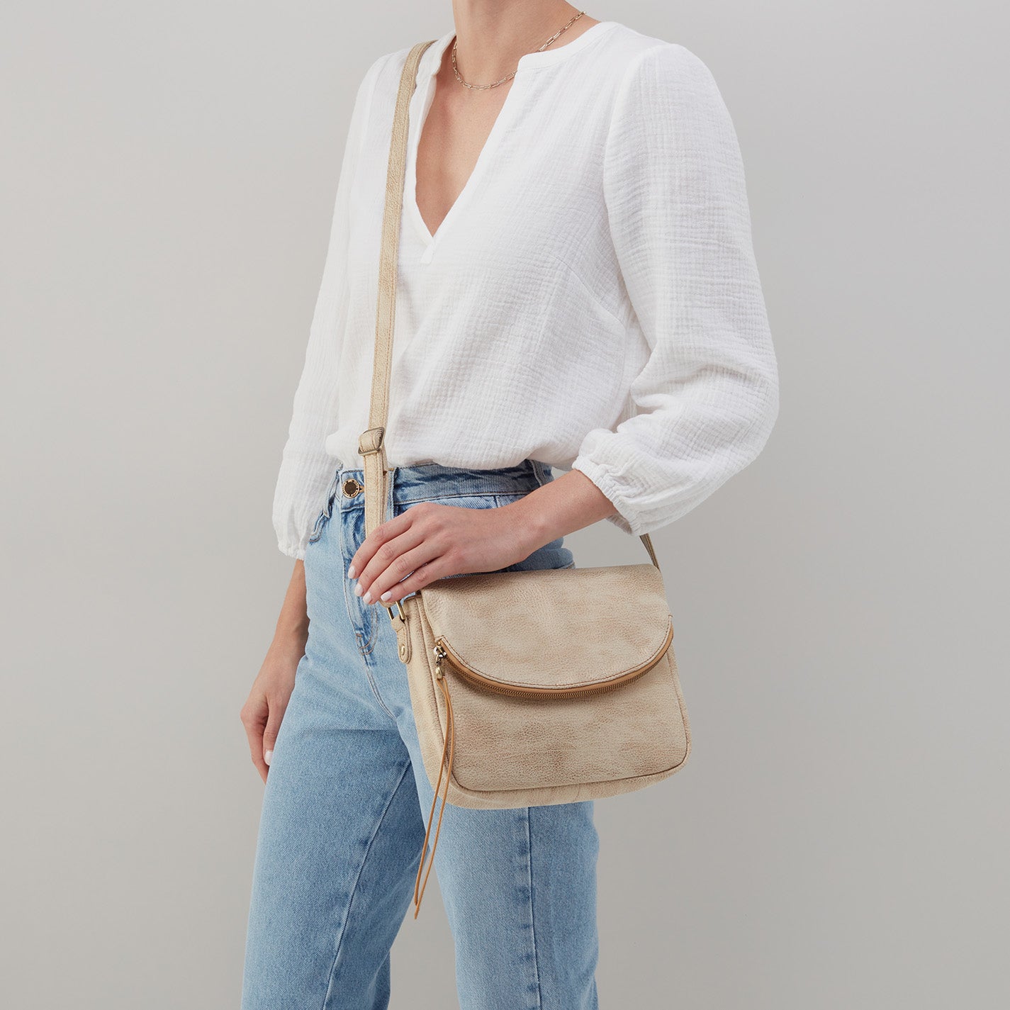 Fern Messenger Crossbody In Metallic Leather - Gold Leaf - Image 2