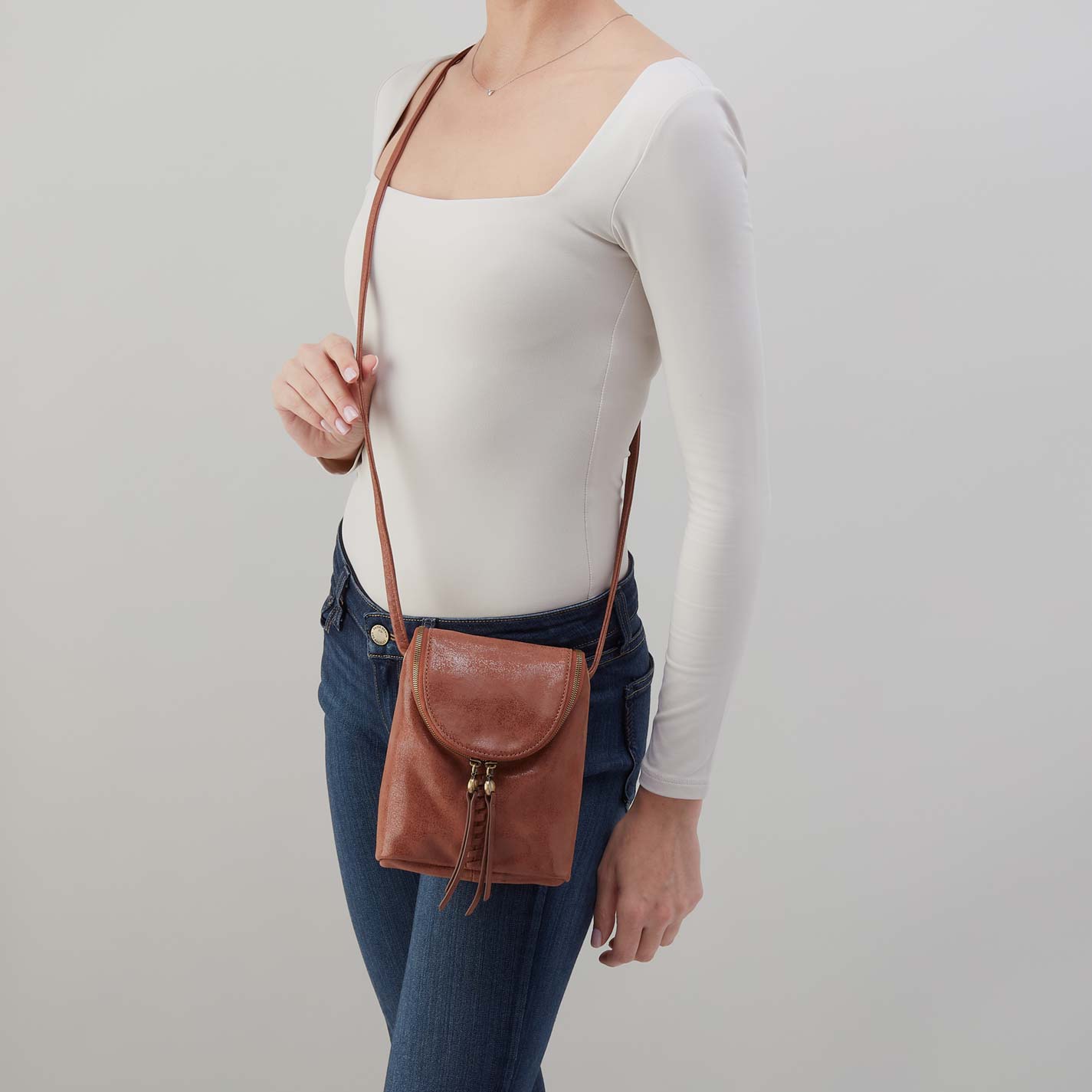 Fern Crossbody in Buffed Leather - Burnished Saddle - Image 2