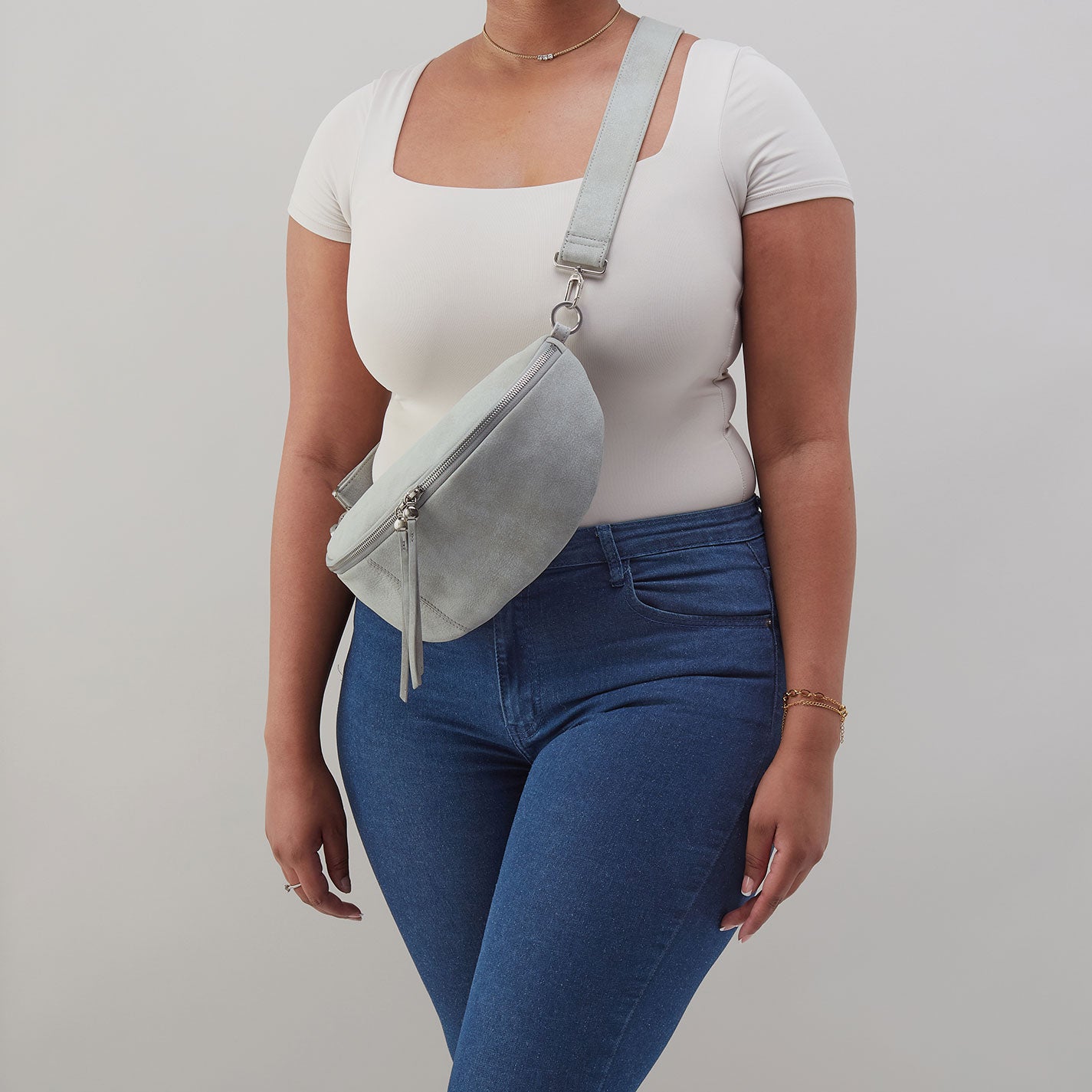 Hunter Medium Belt Bag In Buffed Leather - Misty Harbor - Image 2