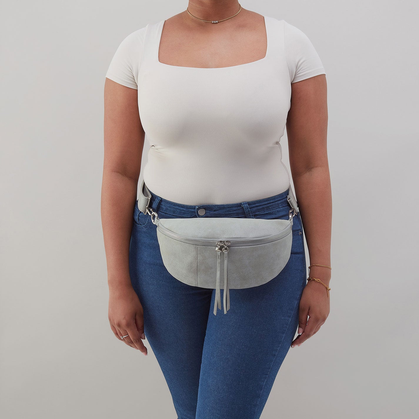 Hunter Medium Belt Bag In Buffed Leather - Misty Harbor - Image 4