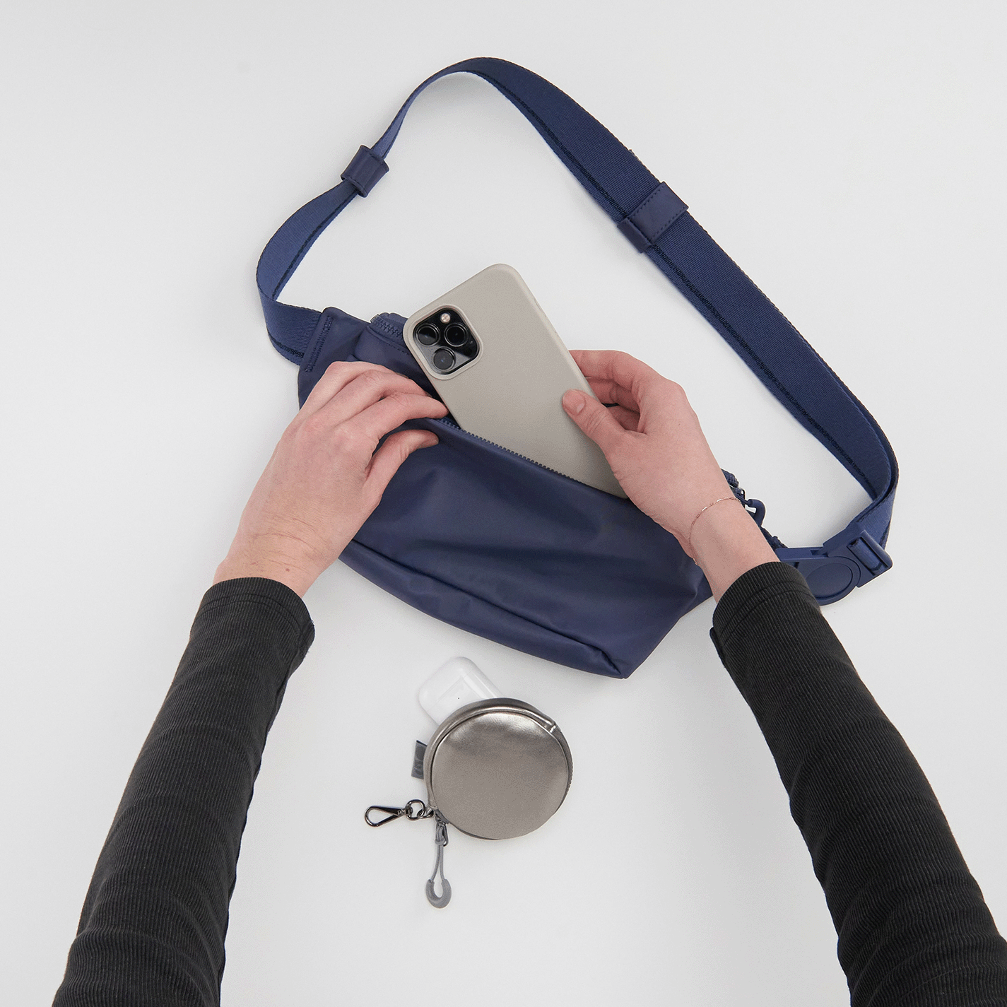 TAG ALONG Clip-on in EverShine nylon - Coffee Gold Metallic - Image 3