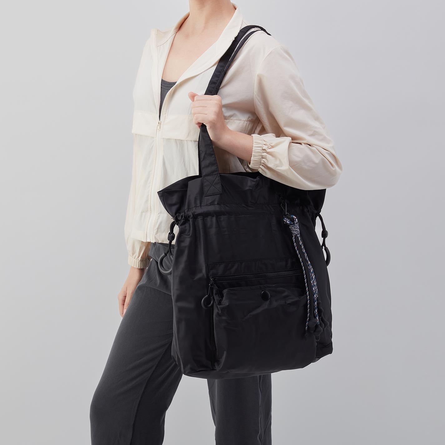 EASY DRAW Tote in CaRefiber recycled nylon - Lotus - Image 5