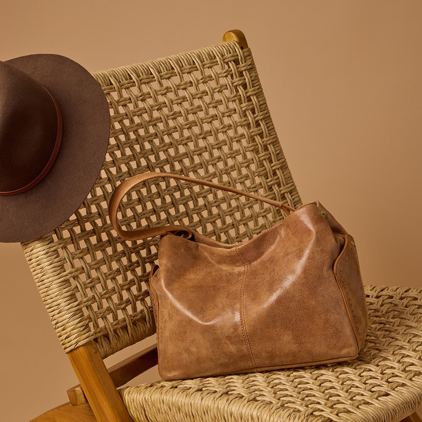 Seneca Shoulder Bag in Buffed Leather - Whiskey - Image 2