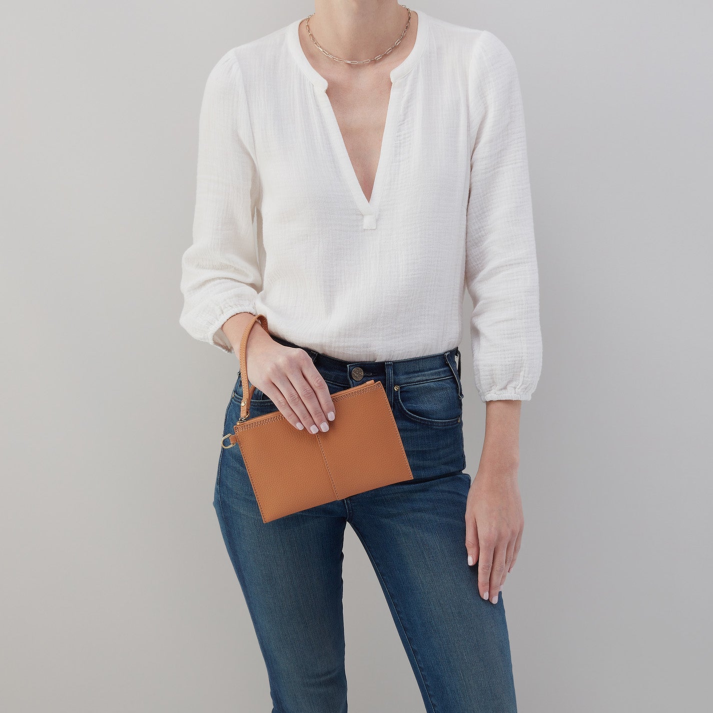 Vida Small Pouch in Micro Pebbled Leather - Biscuit - Image 3