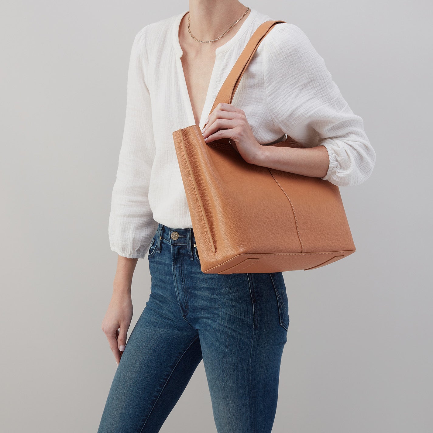 Vida Tote in Micro Pebbled Leather - Biscuit - Image 3