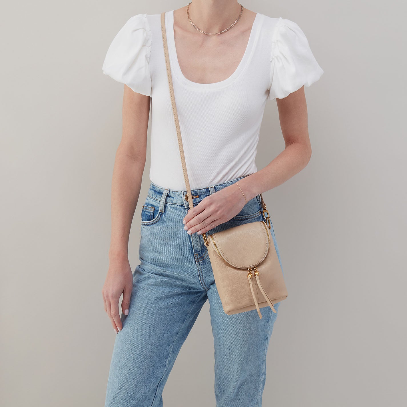 Fern Crossbody In Pebbled Leather - Linen - Image 4