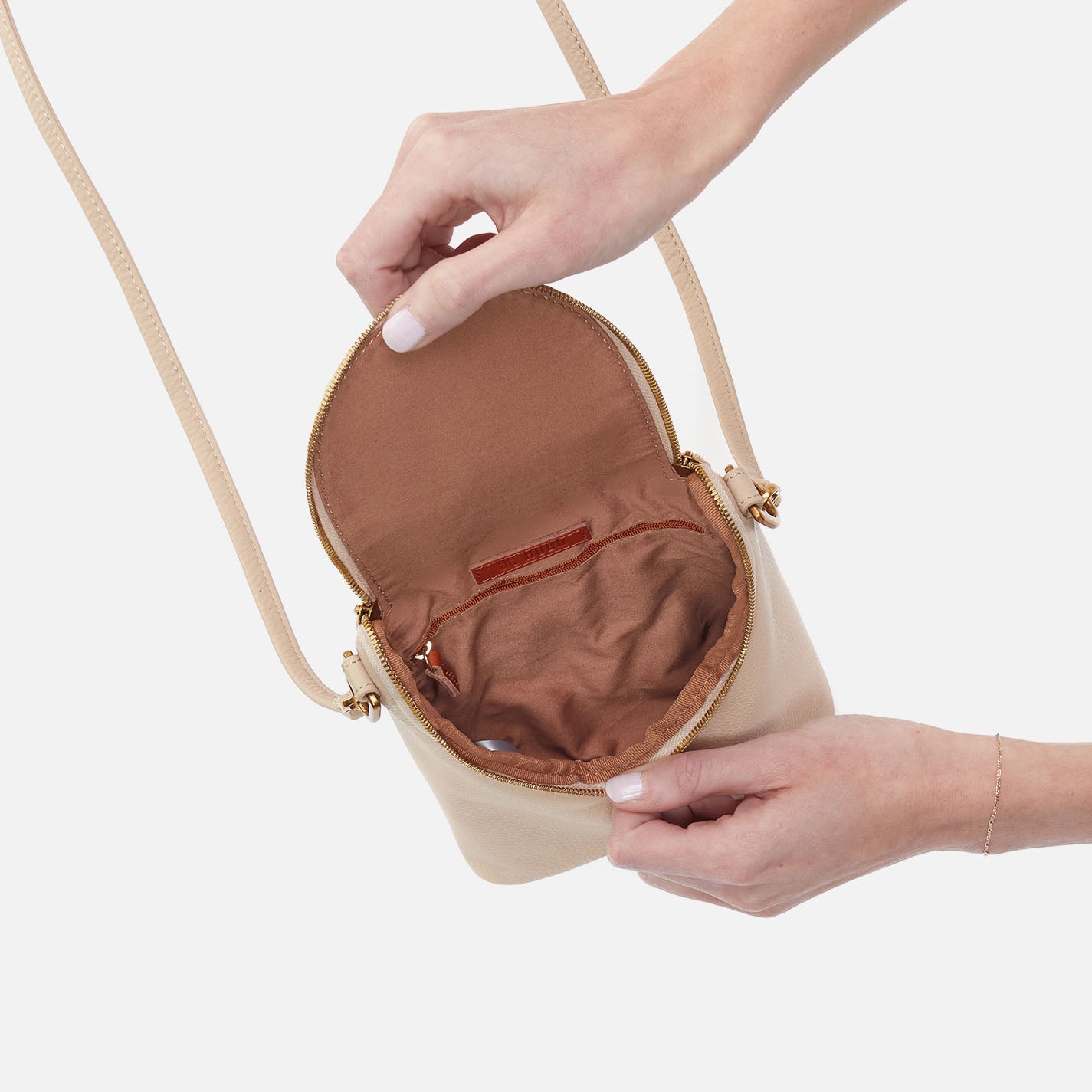 Fern Crossbody In Pebbled Leather - Linen - Image 5