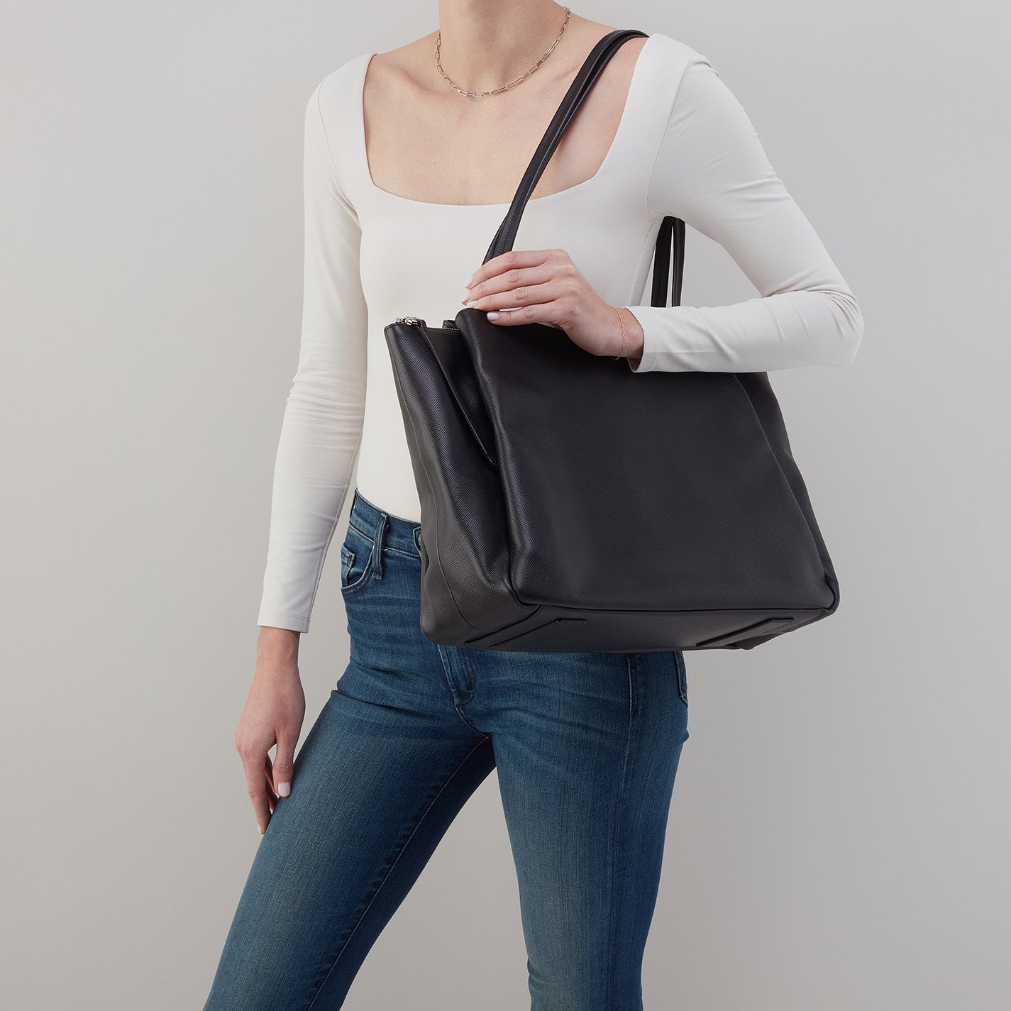 Essential Large Tote In Soft Saffiano Leather - Black - Image 3