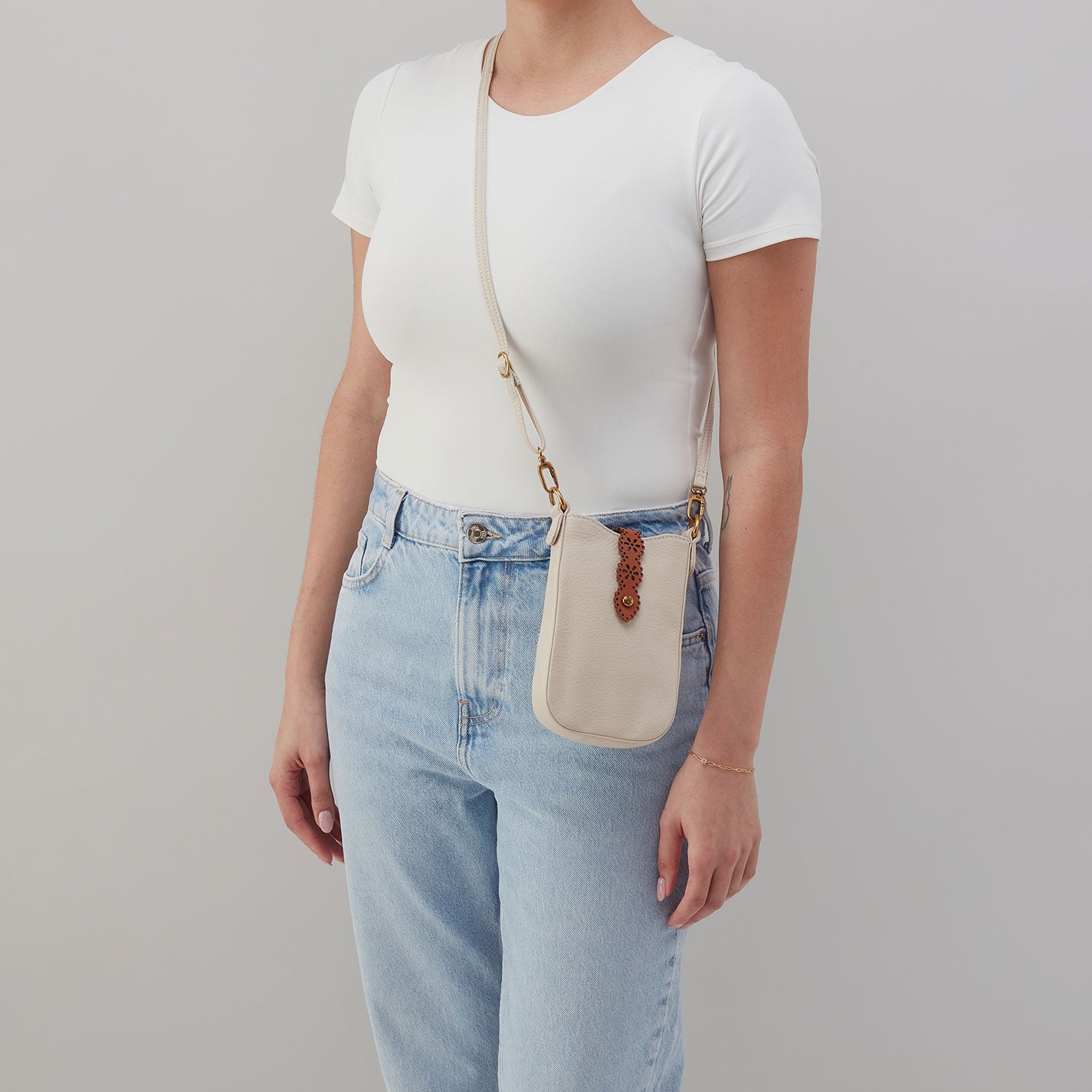 Tabby Phone Crossbody In Pebbled Leather - Birch - Image 3