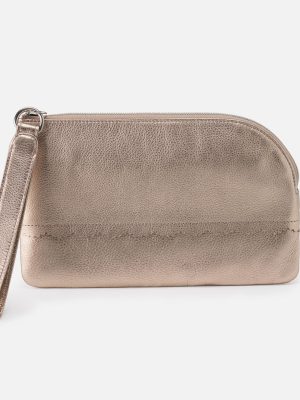 Tabby Wristlet In Metallic Leather - Cameo Quartz