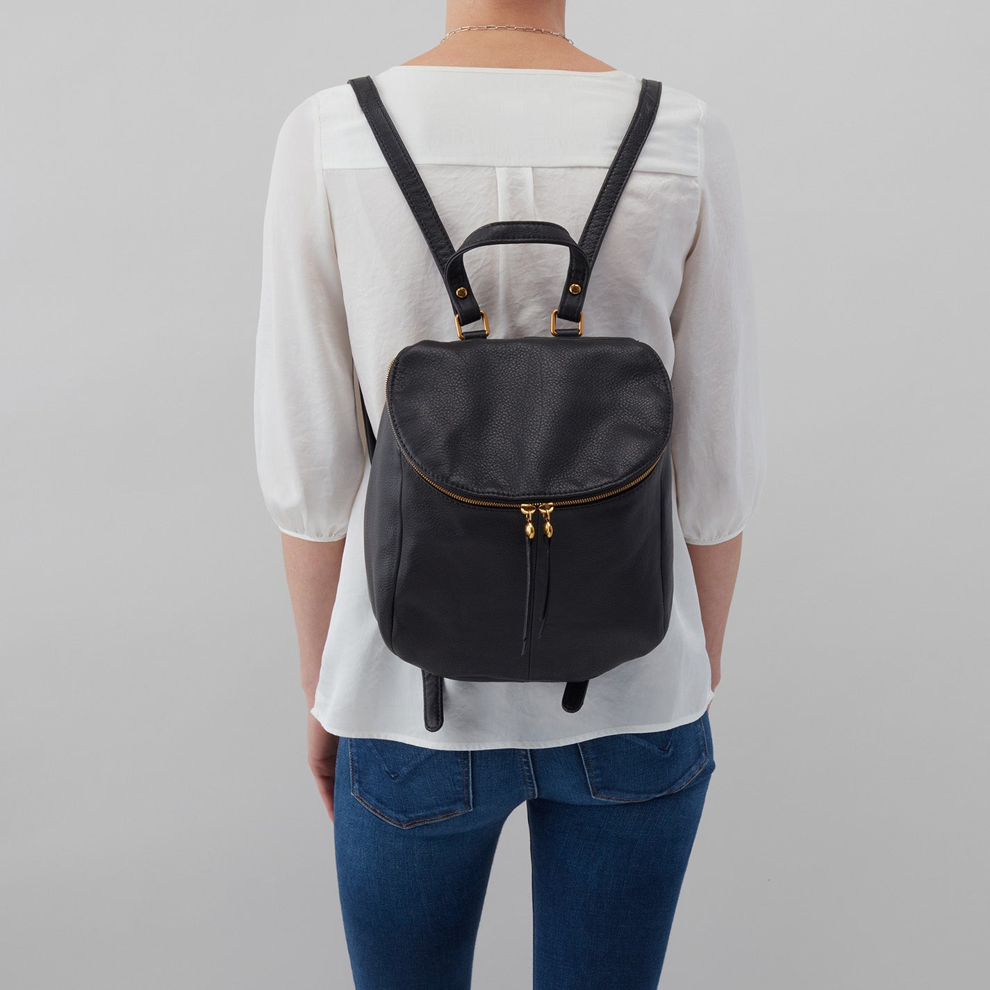 River Backpack in Pebbled Leather - Black - Image 2