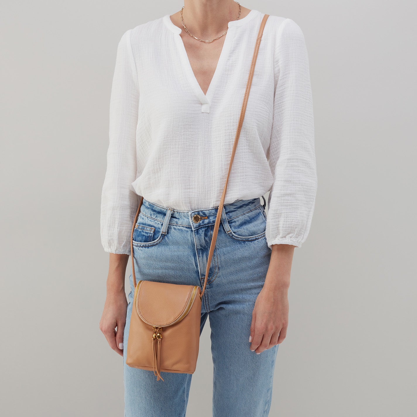 Fern Crossbody In Pebbled Leather - Sandstorm - Image 2