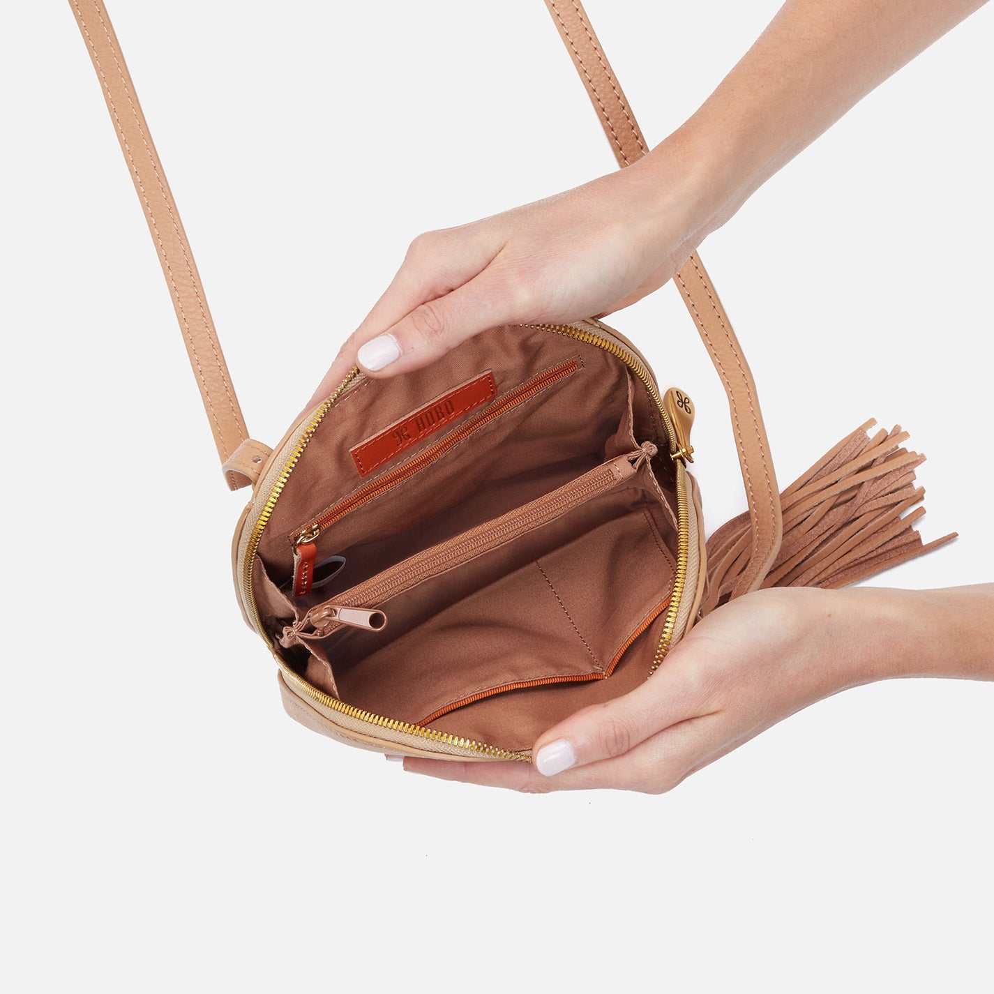 Nash Crossbody In Pebbled Leather - Sandstorm - Image 4