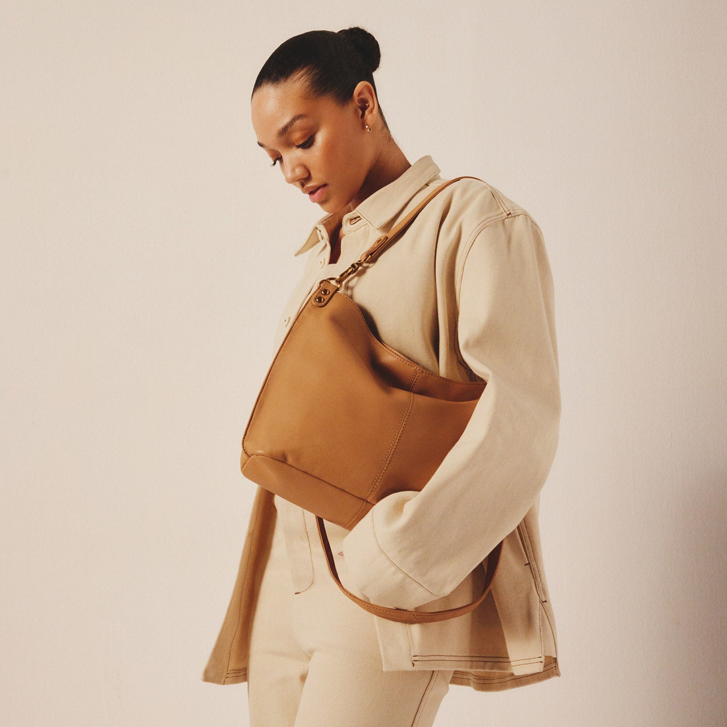 Pier Shoulder Bag In Pebbled Leather - Sandstorm - Image 3