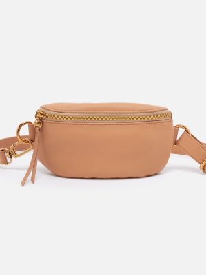 Fern Belt Bag In Pebbled Leather - Sandstorm