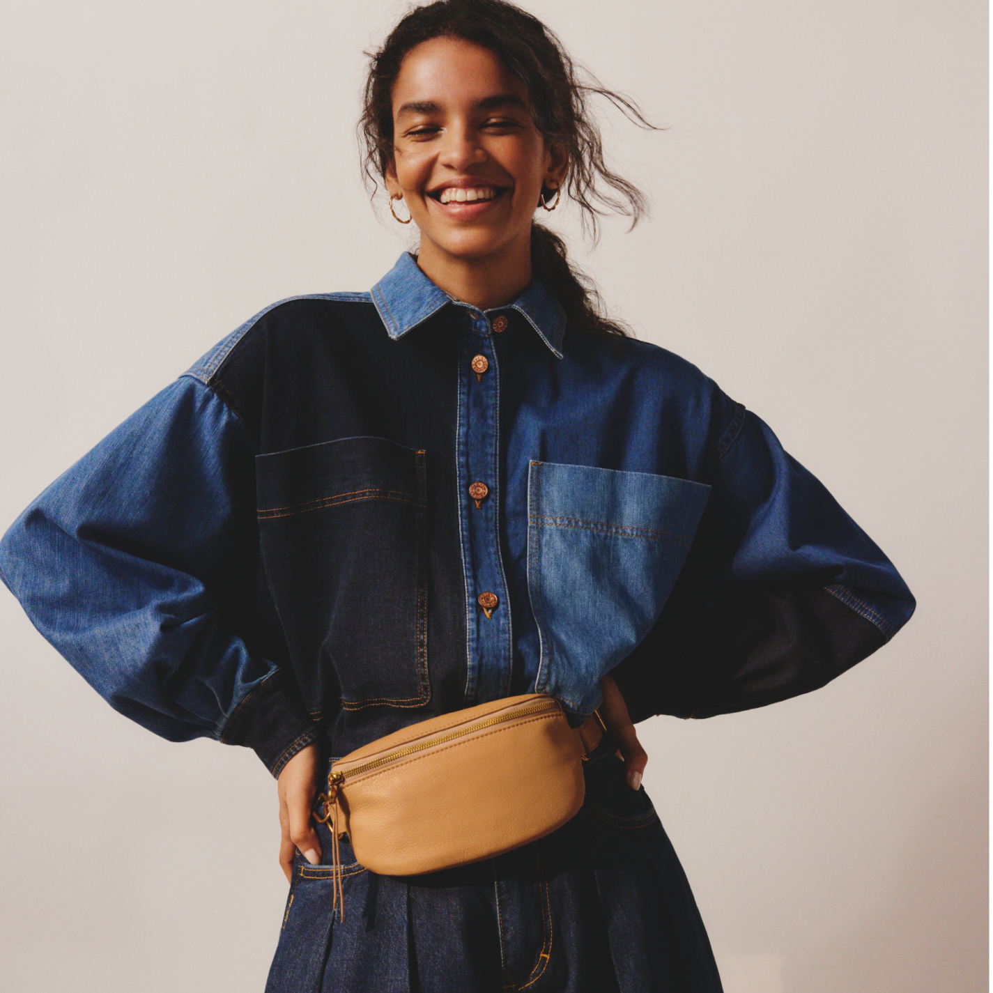 Fern Belt Bag In Pebbled Leather - Sandstorm - Image 2