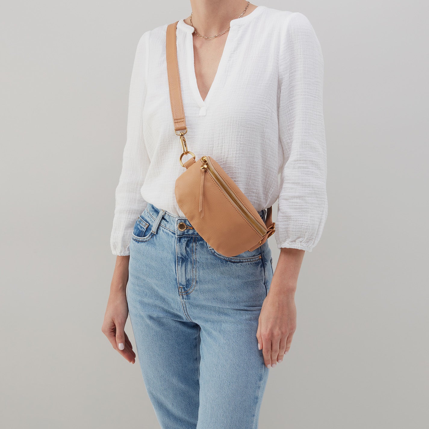 Fern Belt Bag In Pebbled Leather - Sandstorm - Image 7
