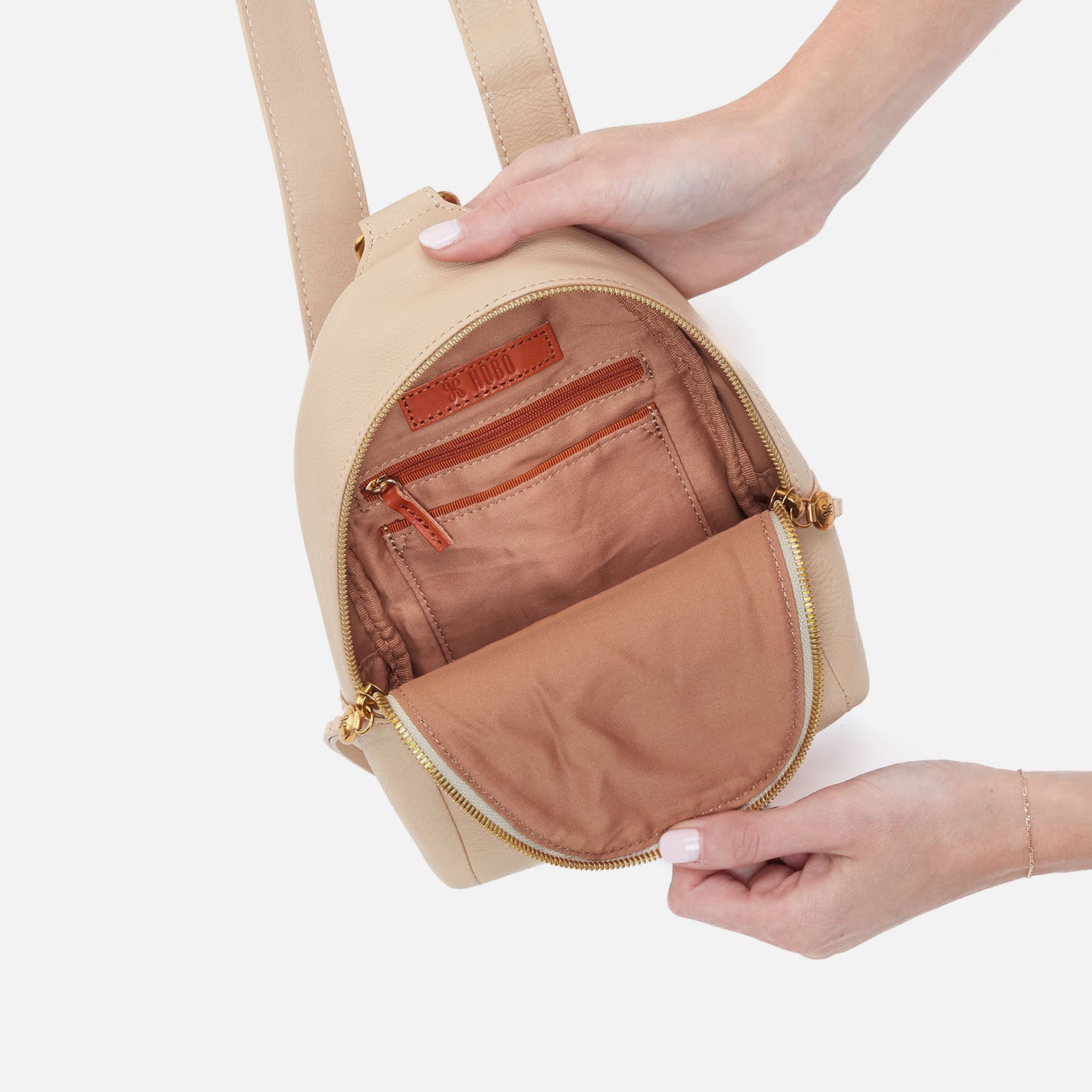 Fern Sling In Pebbled Leather - Linen - Image 4