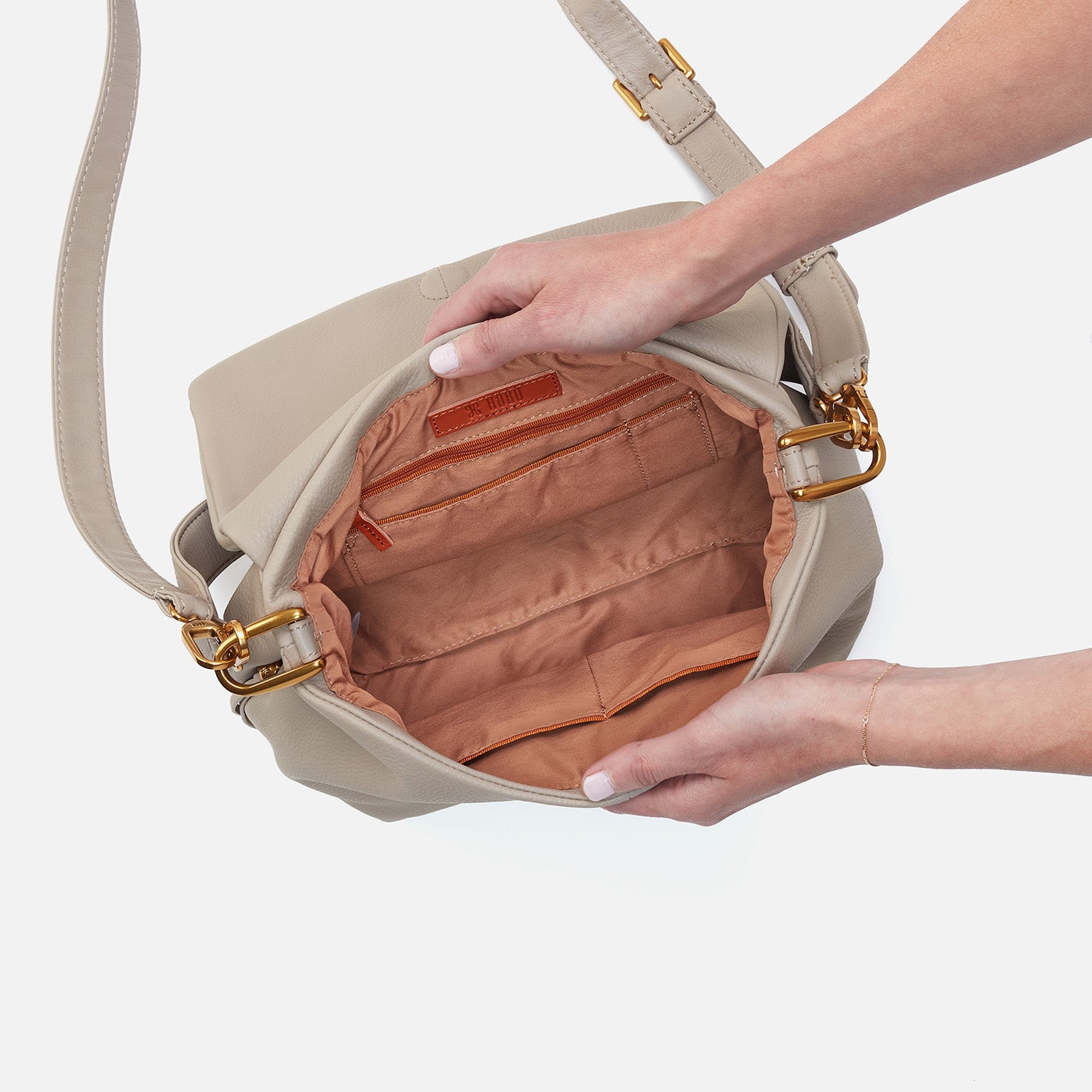 Harley Convertible Shoulder Bag In Pebbled Leather - Taupe - Image 4