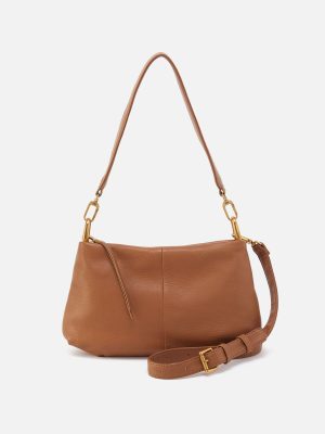 Advance Shoulder Bag In Pebbled Leather - Warm Honey