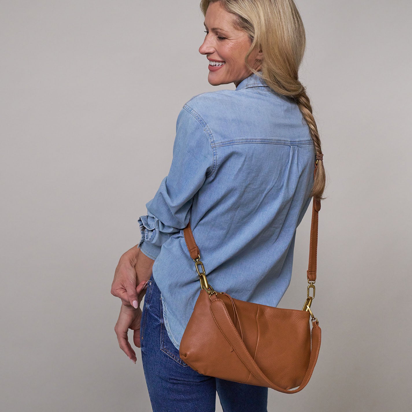 Advance Shoulder Bag In Pebbled Leather - Warm Honey - Image 2