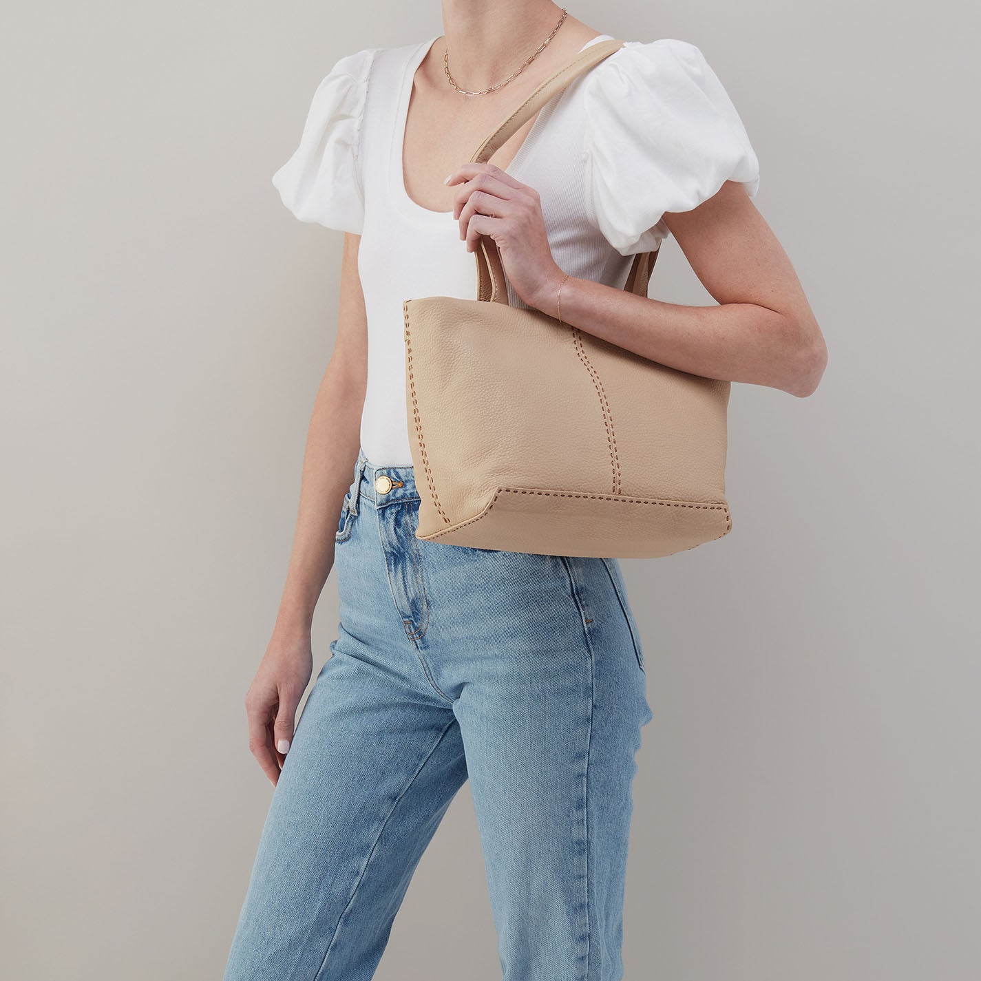 Austin Tote In Pebbled Leather - Linen - Image 2