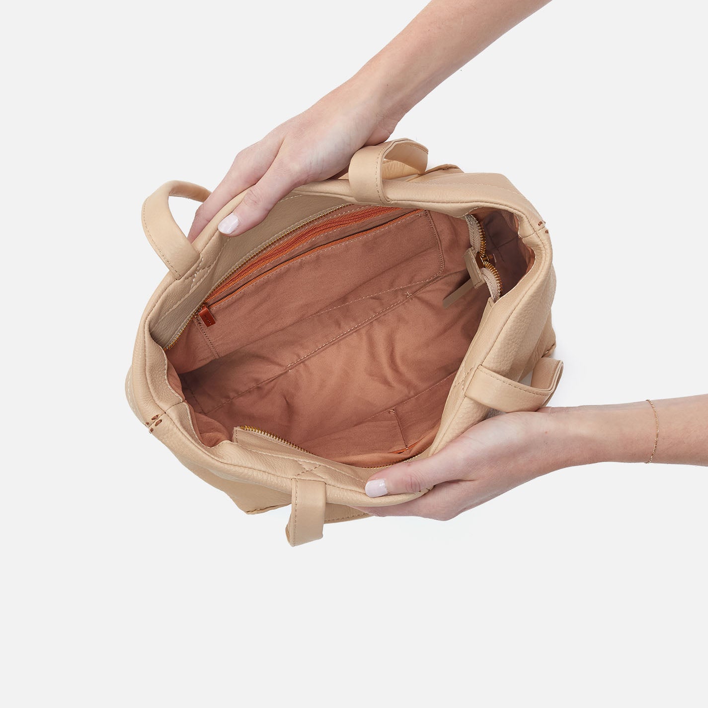 Austin Tote In Pebbled Leather - Linen - Image 3