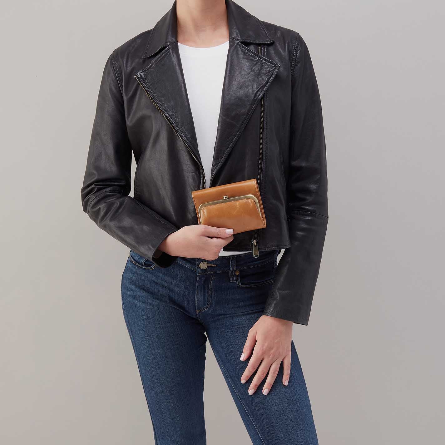 Robin Compact Wallet in Polished Leather - Truffle - Image 6