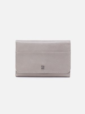 Jill Trifold Wallet In Polished Leather - Light Grey