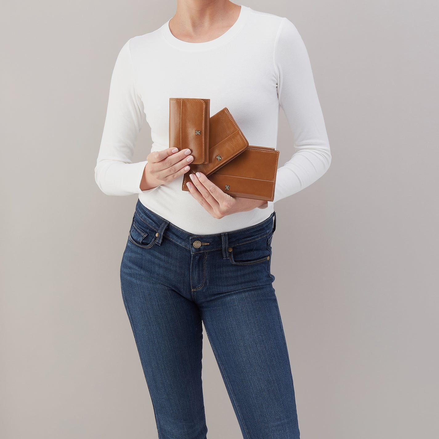 Jill Trifold Wallet in Polished Leather - Truffle - Image 2