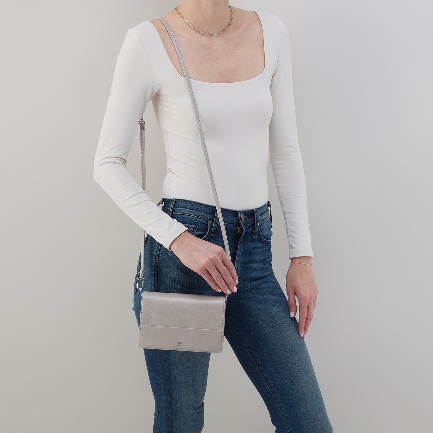 Jill Crossbody In Polished Leather - Light Grey - Image 2