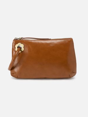 Daisy Daze Large Wristlet In Polished Leather - Truffle