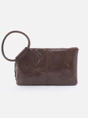 Sable Wristlet in Polished Leather - Hearthstone