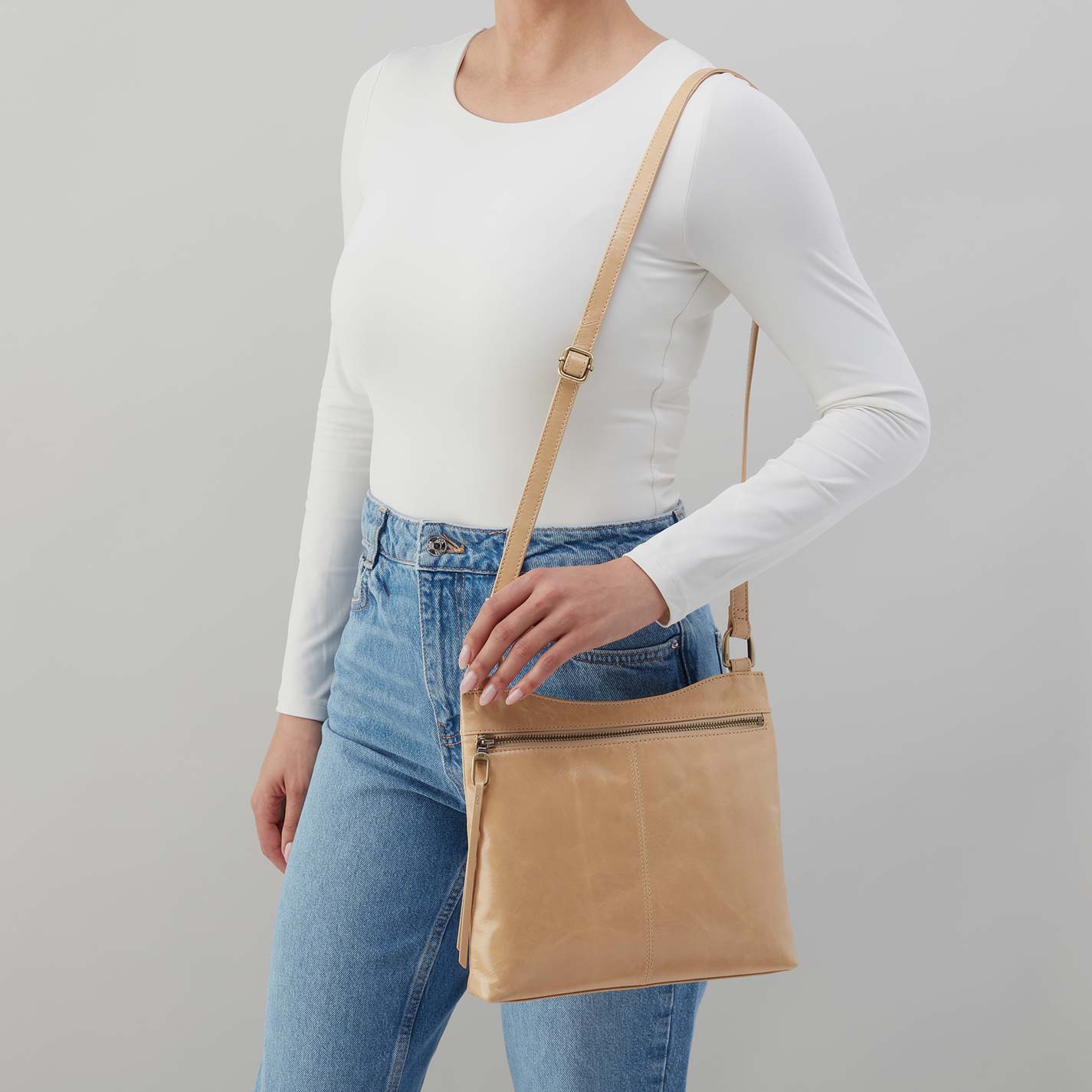 Cambel Crossbody in Polished Leather - Desert Sand - Image 2